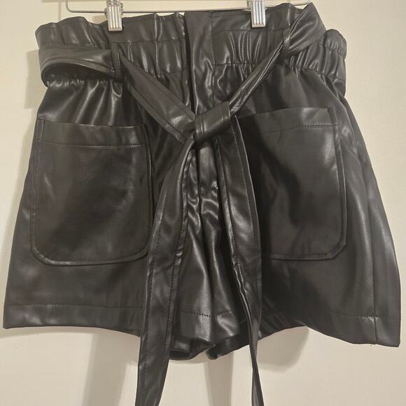 Women’s  Story On Faux Leather Shorts Size M Black Chocolate High Waist Trendy - Picture 4 of 5